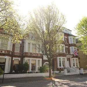 https://the-courtlands-hotel.brighton-hotels-england.com